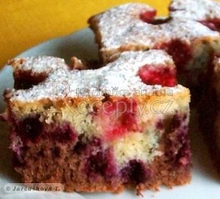 Dvojbarevný ovocný koláč