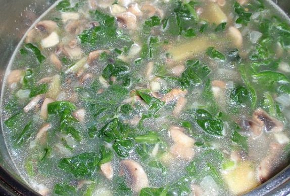 Bramborovo-žampionová polévka se špenátem
