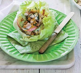 Salát waldorf s kuřetem