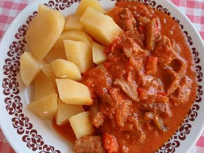 Kuřecí nudličky v sladkokyselé zeleninové omáčce Kuřecí nudličky v sladkokyselé zeleninové omáčce