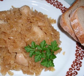 Dušené zelí s vinnou klobásou