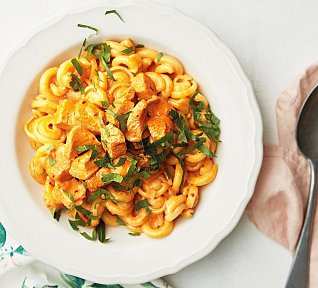 Krůtí kostky na ajvaru s těstovinami