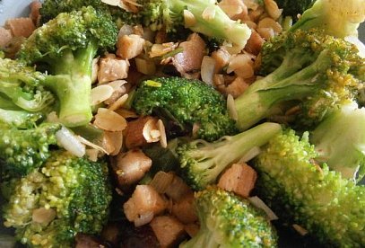 Brokolice opečená se slaninou
