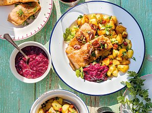 Kapr s rebarborovým čatní a bramborami