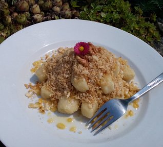 Bramborové šišky s ořechovou strouhankou