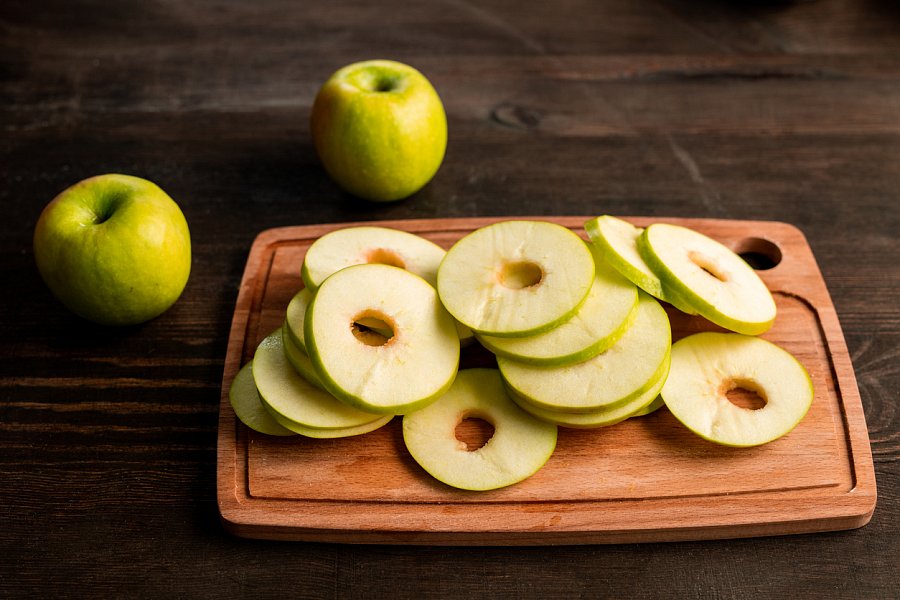 Jablka v těstíčku s vanilkovou omáčkou