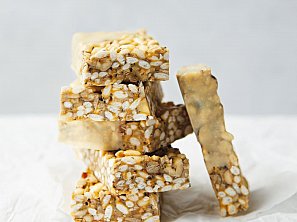 Kešú řezy s burisony a slunečnicí