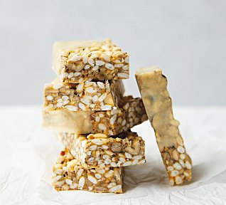 Kešú řezy s burisony a slunečnicí