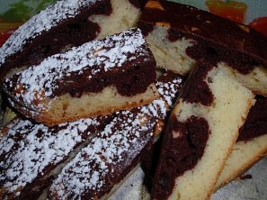 Dvoubarevný kefírový koláč / bábovka Dvoubarevný kefírový koláč / bábovka