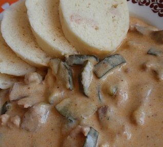 Maso na paprice s cuketou a smetanou