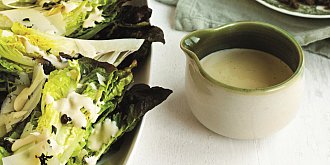 Salátová srdíčka s ančovičkovým dresinkem