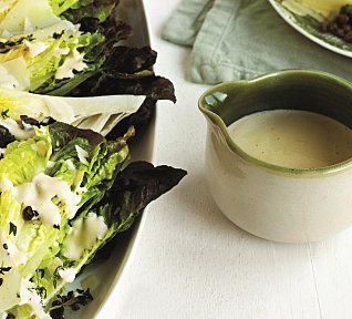 Salátová srdíčka s ančovičkovým dresinkem