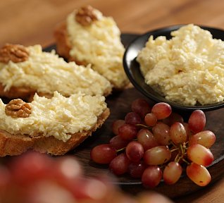 Česneková pomazánka se sýrem