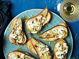 Toasty s hruškami a gorgonzolou