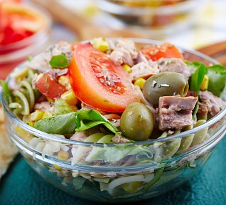 Těstovinový salát s tuňákem