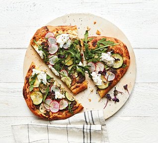 Pizza s pestem a bůvolí mozzarellou