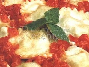 Ravioli plněné špenátem a tvarohem Ravioli plněné špenátem a tvarohem