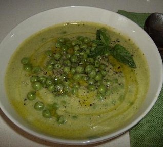 Cuketová polévka  s hráškem a mátou