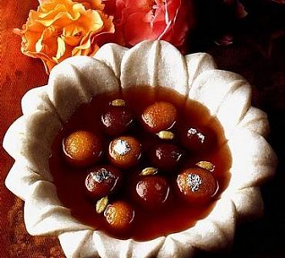 Smažené kuličky v sirupu