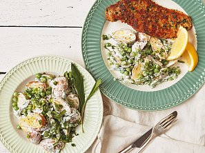 Lehký bramborový salát s hráškem a chřestem