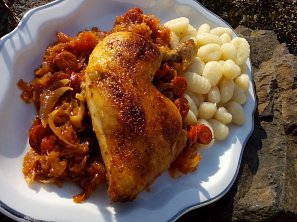 Kuře na debrecínském zelí