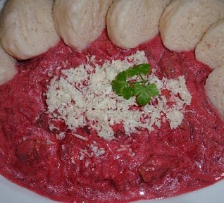 Křenová omáčka s řepou a masem