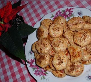 Jednoduché sýrové chuťovky (slané cukroví)