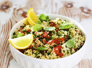 Kuskus s rajčaty a mátou