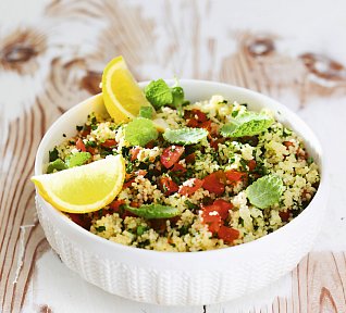 Kuskus s rajčaty a mátou