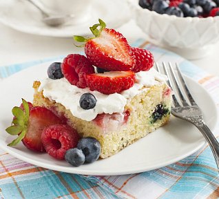 Buchta ze zakysané smetany s borůvkami