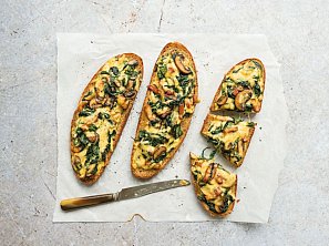 Zapečený chléb se špenátem a sýrem