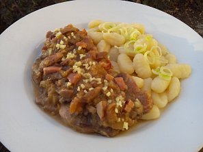 Dušené zázvorové plátky s hlívou a zeleninou