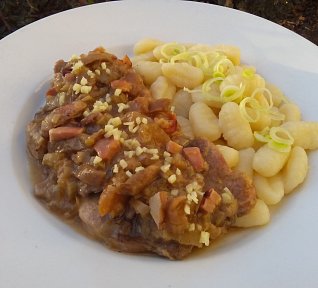 Dušené zázvorové plátky s hlívou a zeleninou