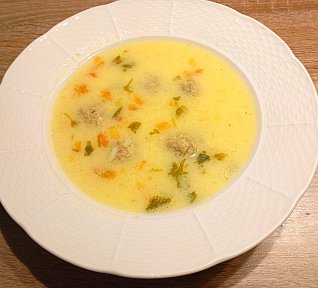 Bulharská polévka s masovými knedlíčky