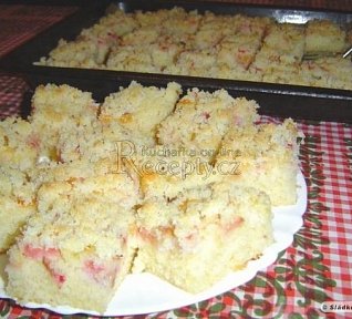 Jogurtový koláč s rebarborou