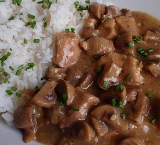 Dušené maso se žampiony