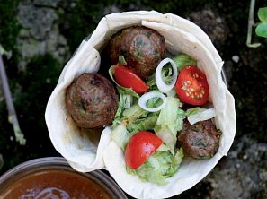 Masové šišky (kebaby) v chlebové placce