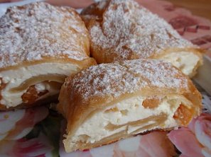 Listový závin s tvarohem a sušeným ovocem