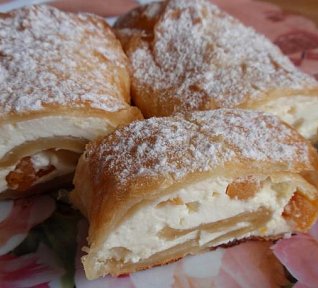 Listový závin s tvarohem a sušeným ovocem