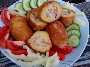 Brambory se sýrovou náplní