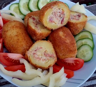 Brambory se sýrovou náplní