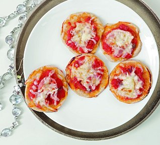 Minipizzy s rajčaty, šunkou a sýrem