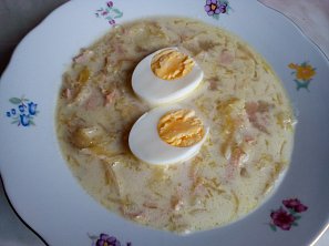 Kyselica se šunkou od kosti a vejcem