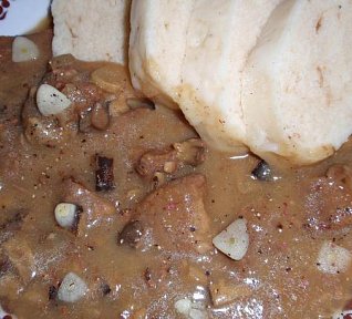 Česnekovo-houbový guláš