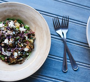 Čočkový salát se švestkami