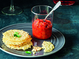 Parmazánové chipsy s tapenádou