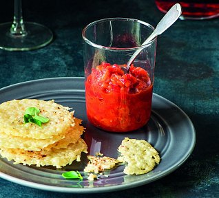 Parmazánové chipsy s tapenádou