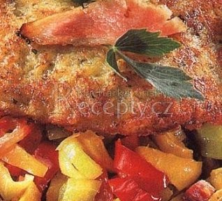 Bramborák plněný lečem a slaninou