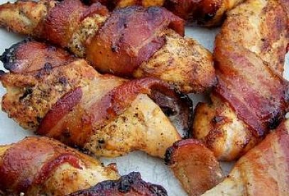 Sladko-pálivé kuřecí kousky obalené ve slanině