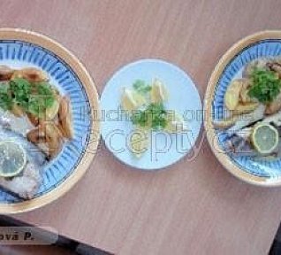 Pstruh plněný vlašskými ořechy a nivou